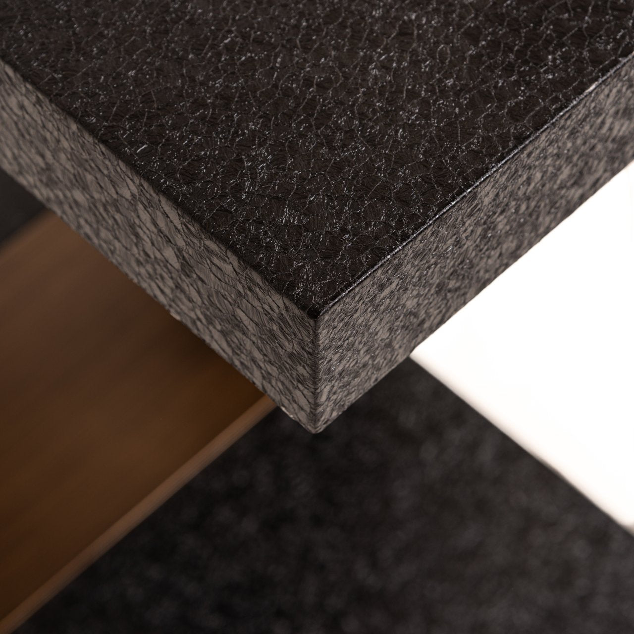 Console Alexander Jones Black/gold (bazel)