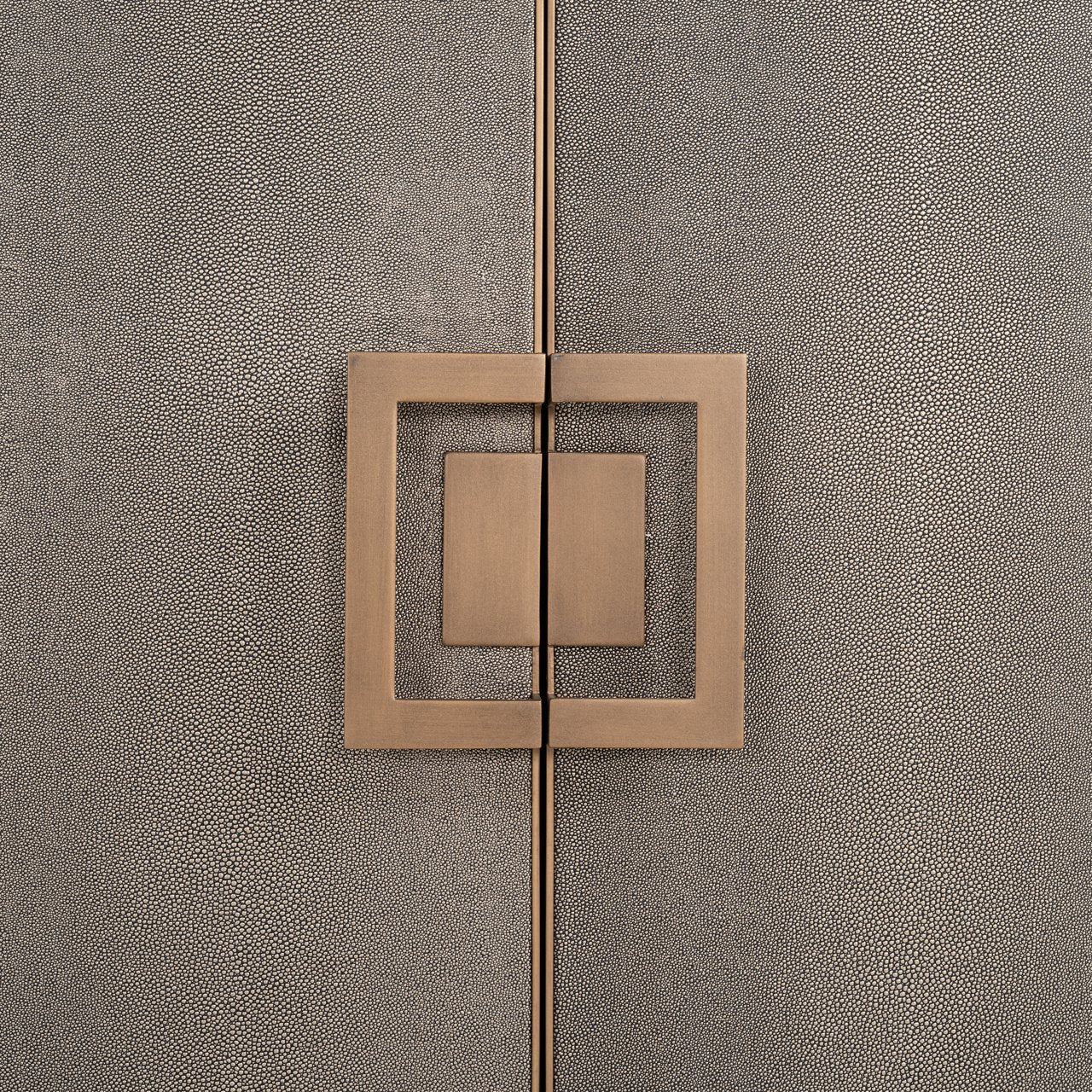 Richmond Interiors Dressoir Bloomville Segrijn Messing — Art Deco woonkamer