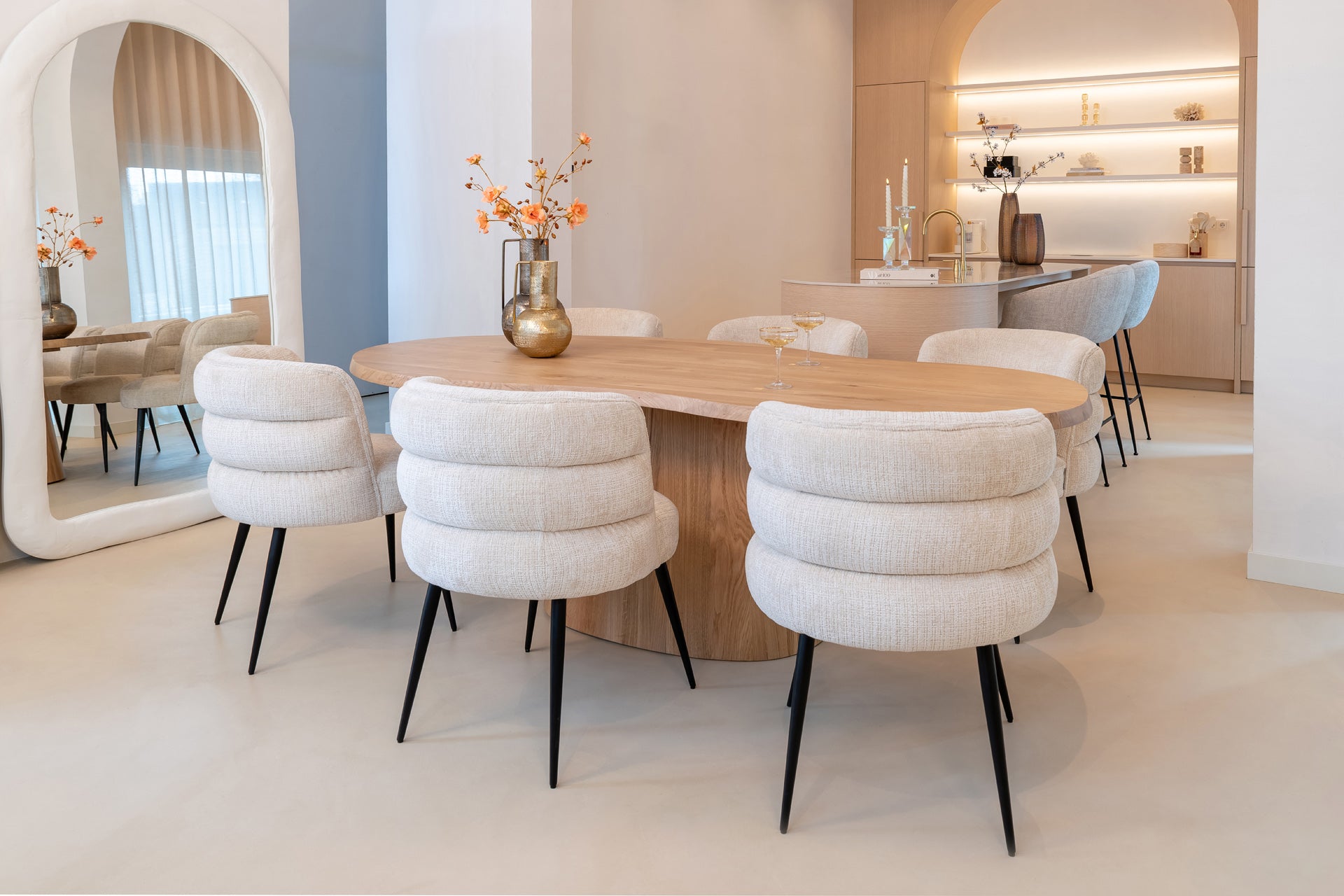 8680+S4745_FR_BEIGE_CHENILLE+-VA-0279+-VA-0280+SETTING-2.jpg