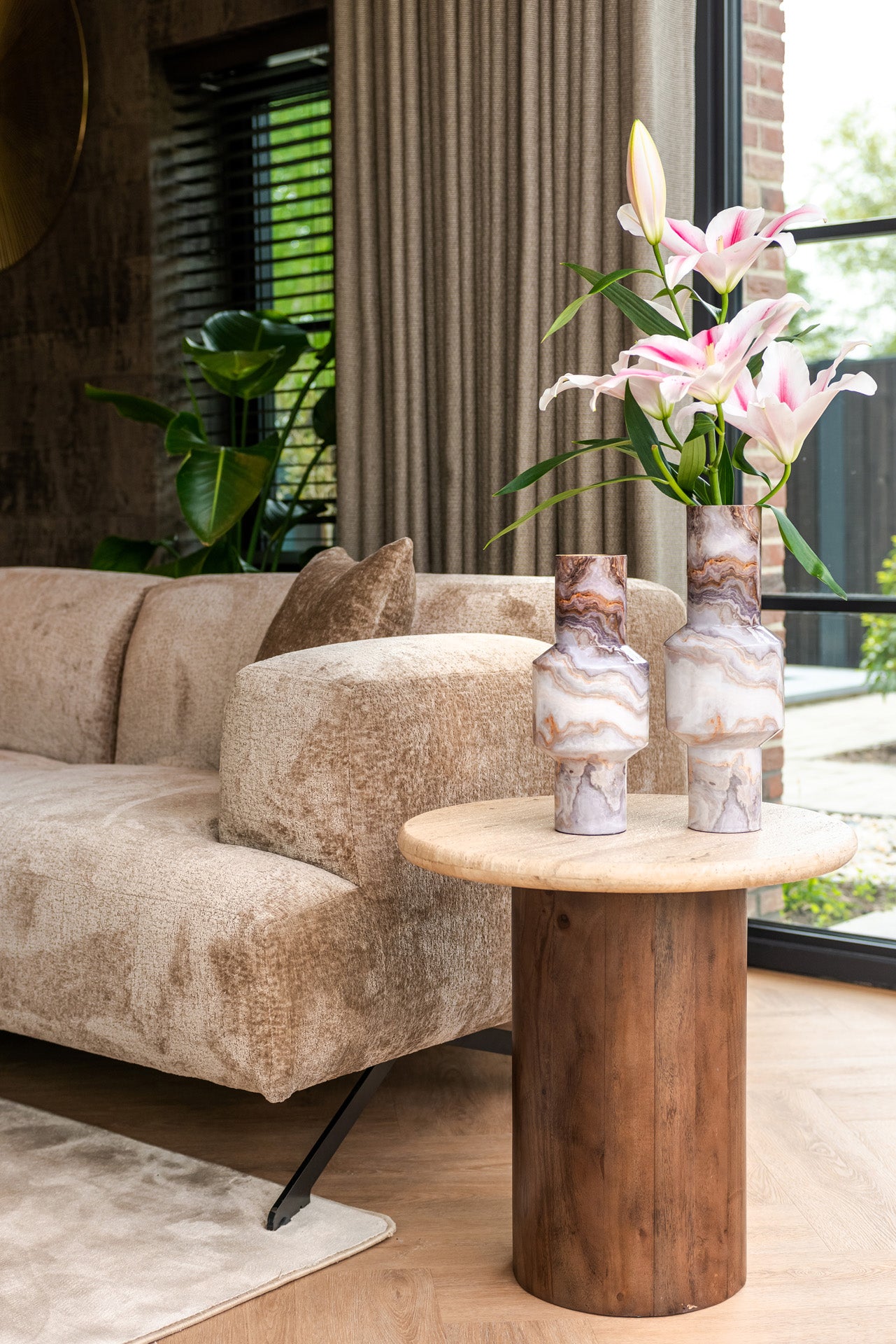 S5138_TAUPE_CHENILLE+7930+SETTING_3.jpg