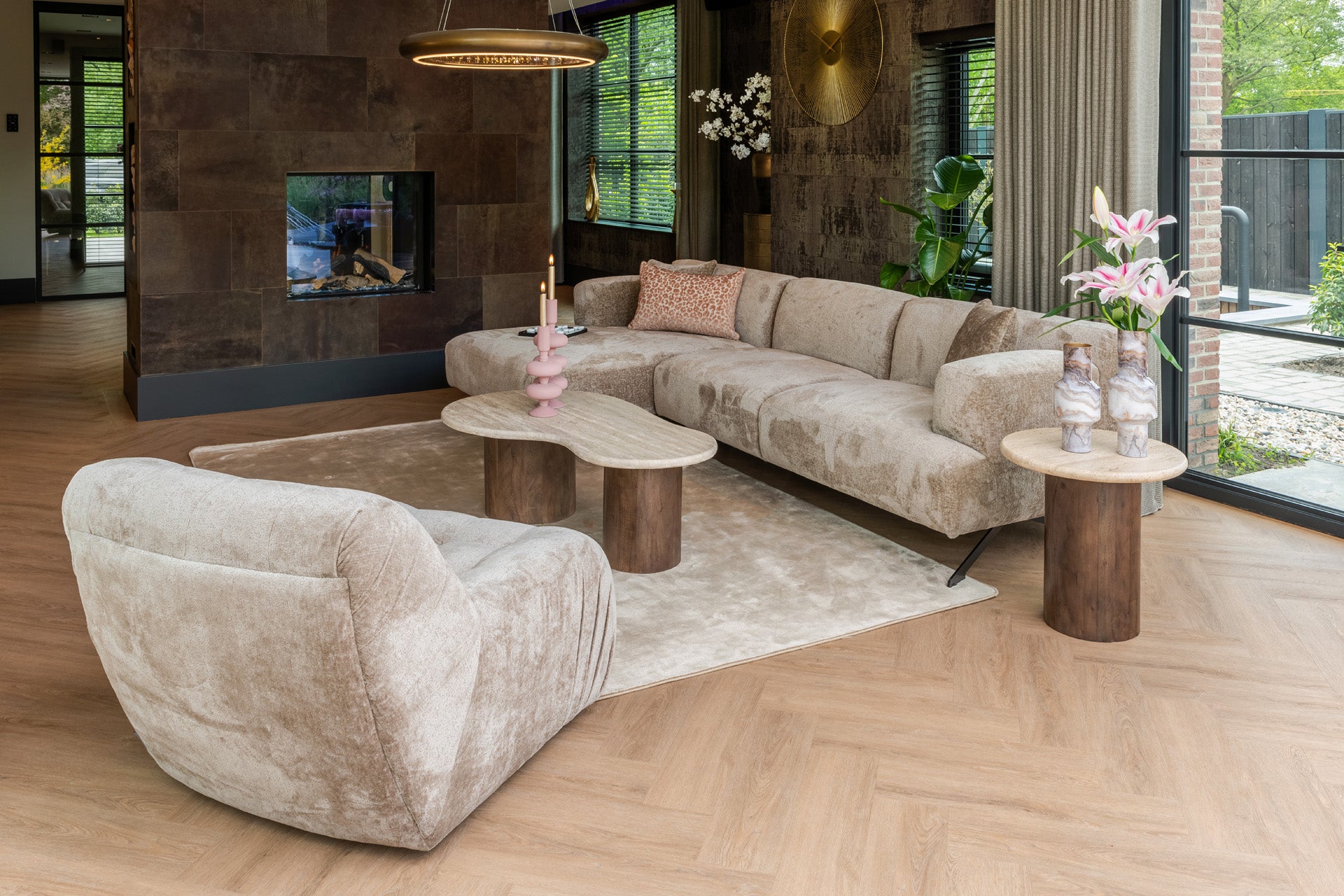 S5138_TAUPE_CHENILLE+S4597_TAUPE_CHENILLE+7932+7930+KA-0188+KA-0189+KU-0085+SETTING_8.jpg