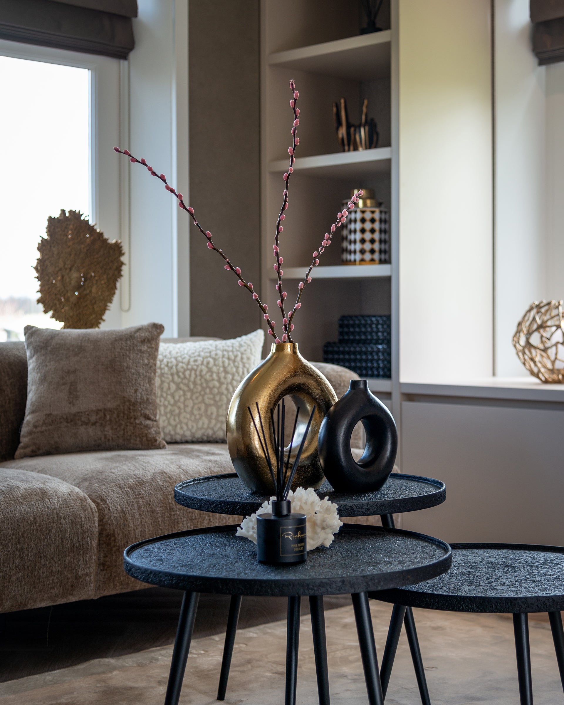 S5139_TAUPE_CHENILLE+825209+-CL-0009+-VA-0249+-VA-0250+SETTING_3.jpg