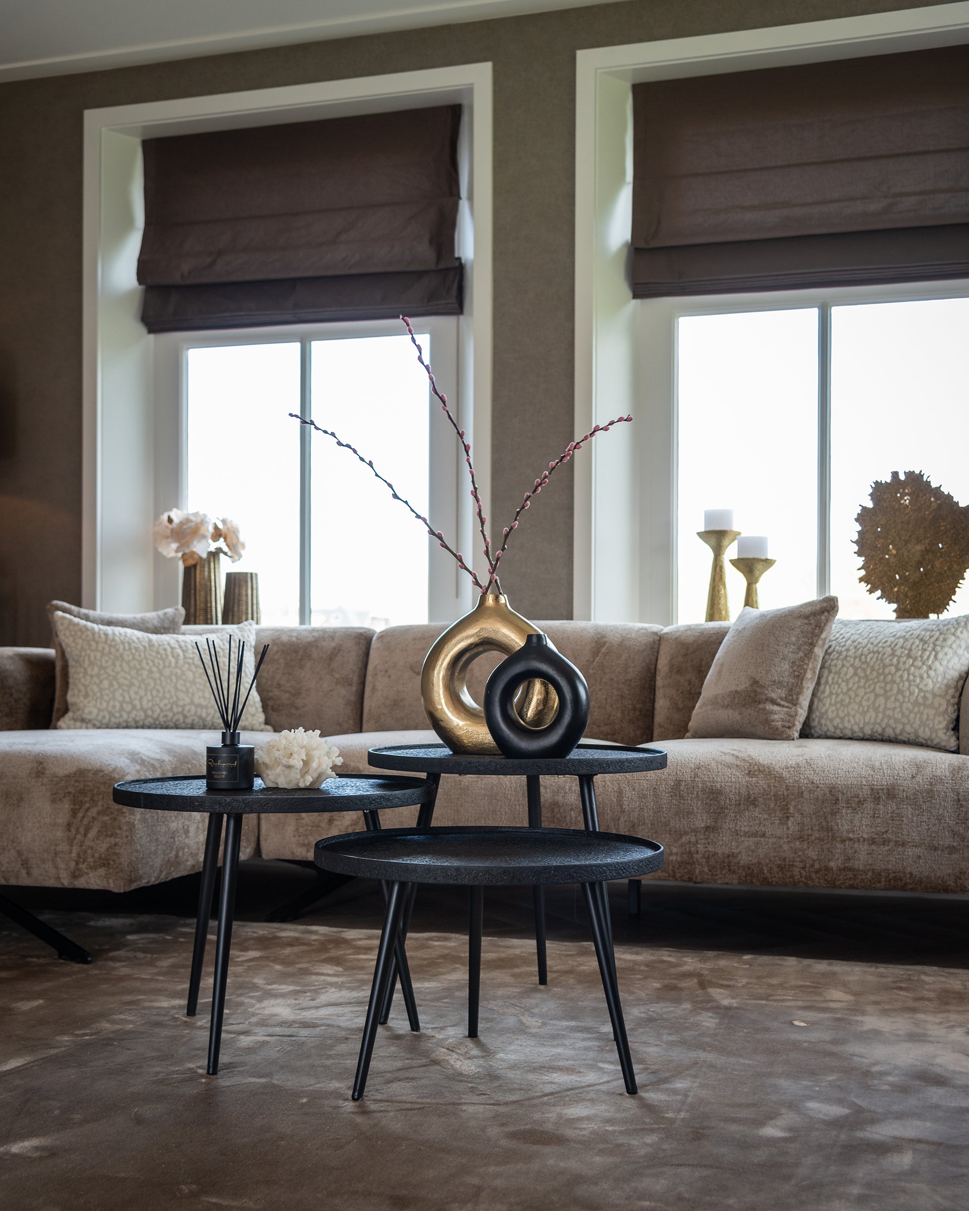 S5139_TAUPE_CHENILLE+825209+-CL-0009+-VA-0249+-VA-0250+SETTING_8.jpg
